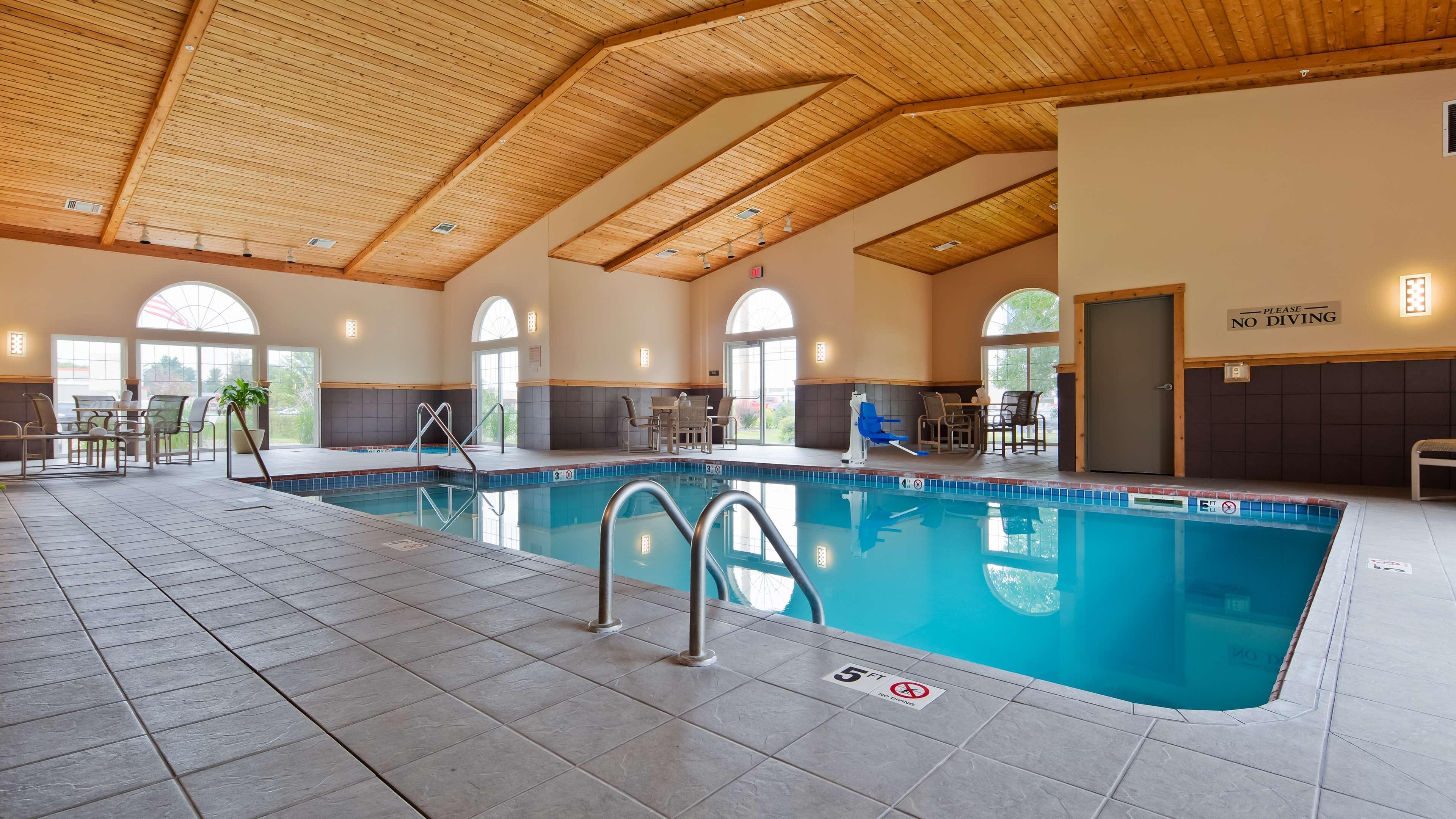 Best Western Plus Menomonie Inn & Suites Exterior photo